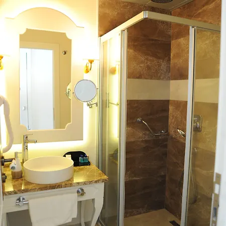 蒙特贝罗豪华酒店 3*