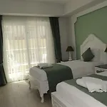 Montebello Deluxe Hotel 3*