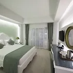 Hotel Montebello Deluxe 3*