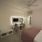 Hotel Montebello Deluxe 3*