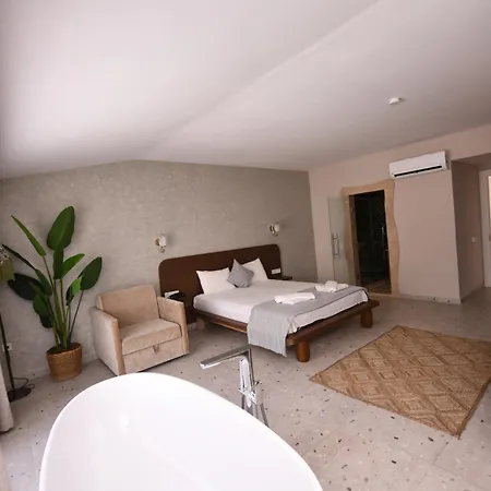 Montebello Deluxe فندق