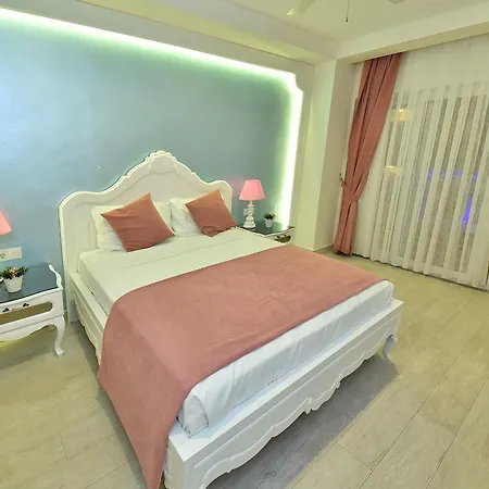 Montebello Deluxe Ολουντενίζ