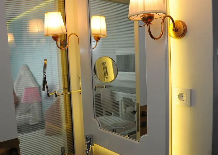 蒙特贝罗豪华酒店 3* 厄吕代尼兹