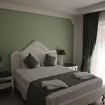 Hotel Montebello Deluxe