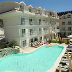 Hotel Montebello Deluxe 3*