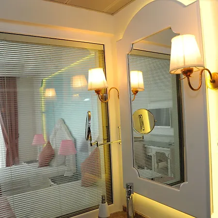 Montebello Deluxe מלון 3*