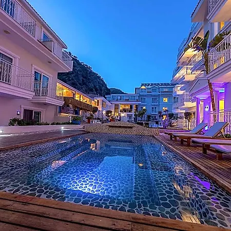 Montebello Deluxe Hotel