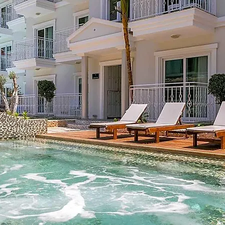 Montebello Deluxe Hotel 3*