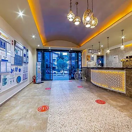 Hotel Montebello Deluxe 3*