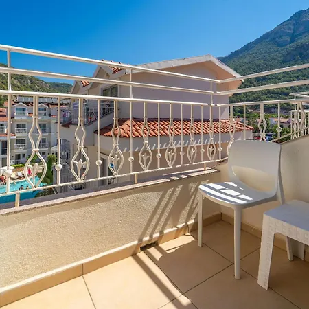 Montebello Deluxe Ξενοδοχείο 3*