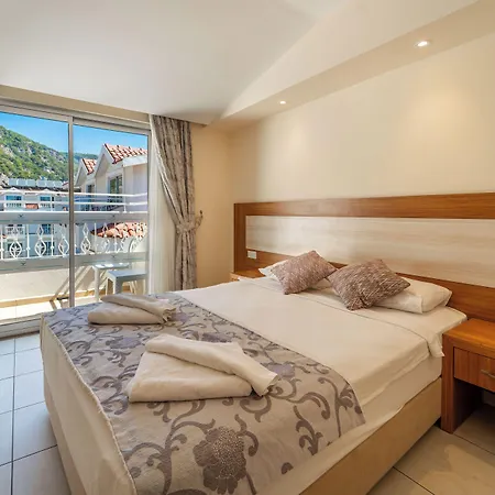 Hotel Montebello Deluxe 3*