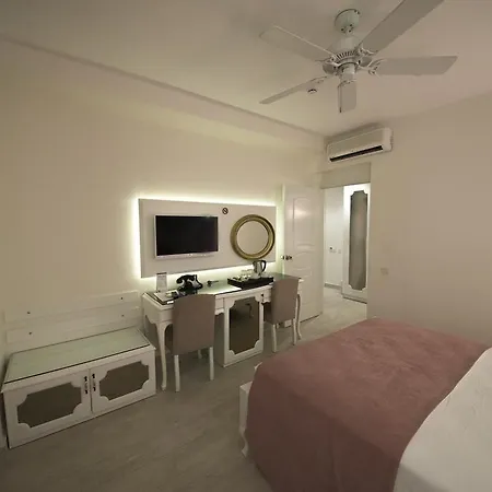 호텔 Montebello Deluxe 3*