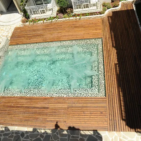 호텔 Montebello Deluxe 3*