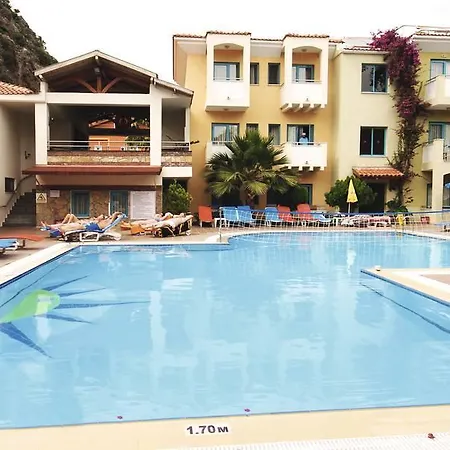 מלון Montebello Deluxe 3*