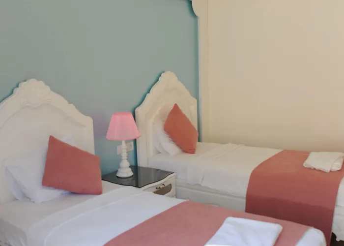 ホテル Montebello Deluxe