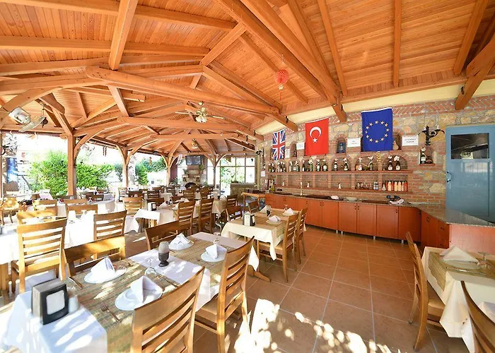 Montebello Deluxe ホテル 3*