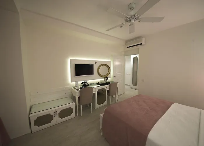ホテル Montebello Deluxe 3*