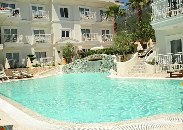 ホテル Montebello Deluxe 3*