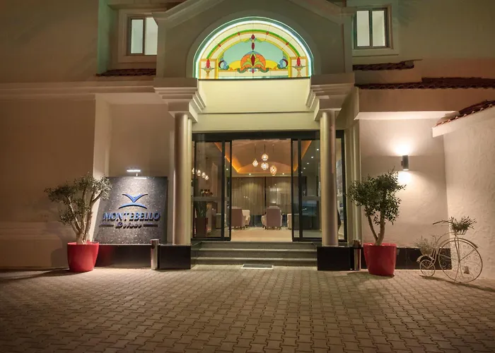 ホテル Montebello Deluxe 3*