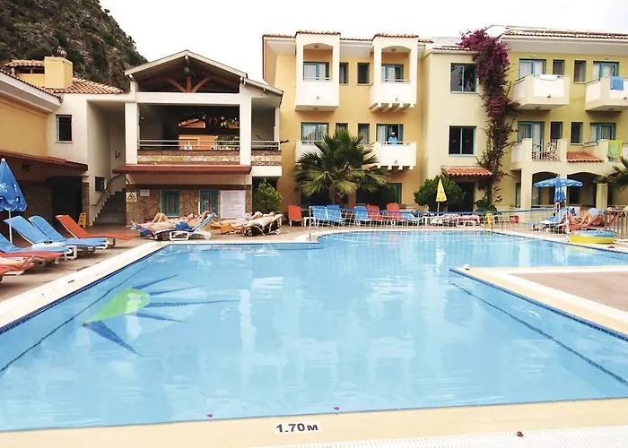 ホテル Montebello Deluxe 3*