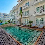 Ξενοδοχείο Montebello Deluxe 3*
