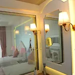 Montebello Deluxe Ξενοδοχείο 3*