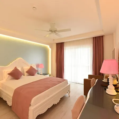 Montebello Deluxe ホテル 3*